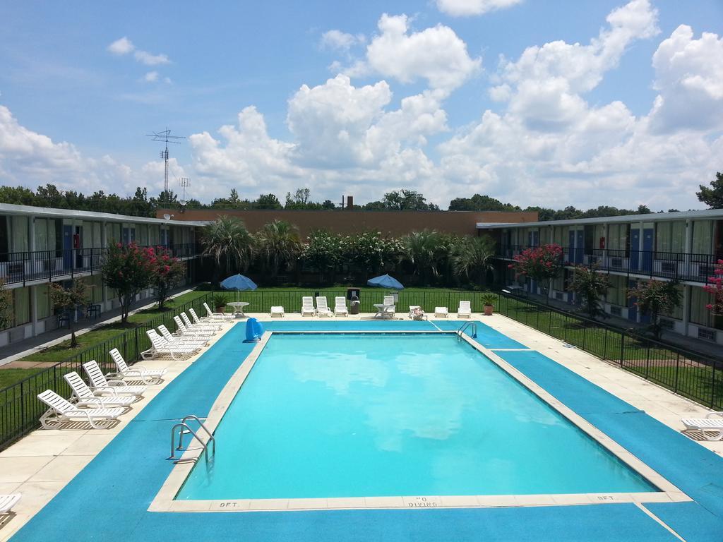 Landmark Hotel Leesville エクステリア 写真