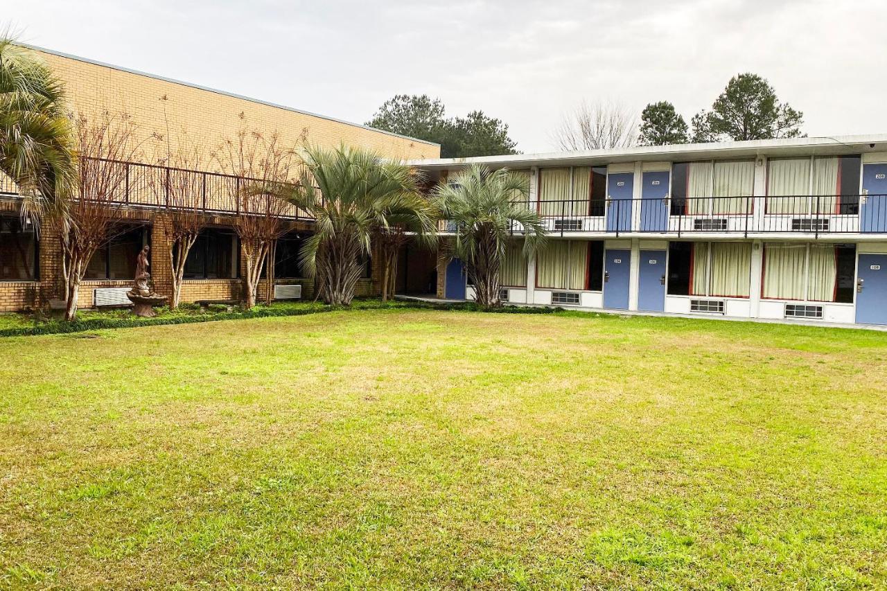 Landmark Hotel Leesville エクステリア 写真